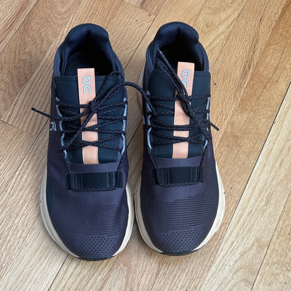 NWOT On Running CloudNova Women’s Navy/ Black and Cream Sneakers